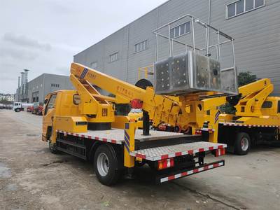 登高車、25慶鈴高空作業車、國六直臂高空作業車與清洗吸污車 現代城市作業的多功能利器