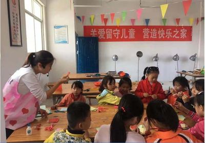 在呵護成長的道路上 南昌縣以美術輔導服務點亮公益之光