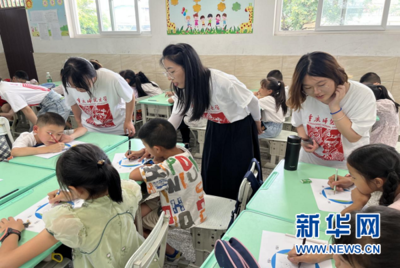 美育潤?quán)l(xiāng)野，青春繪華章——重慶師范大學(xué)美術(shù)學(xué)院暑期“三下鄉(xiāng)”美術(shù)輔導(dǎo)服務(wù)紀(jì)實(shí)